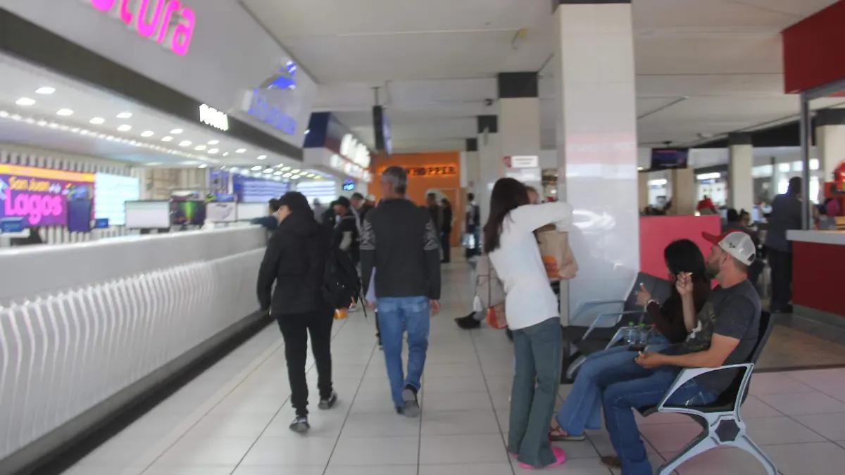 Bloqueos de agricultores afectan 80 corridas de autobuses en Aguascalientes y retrasan a 3,200 pasajeros