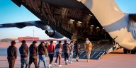 EEUU confirma un récord de autodeportaciones en 2025: 1,6 millones de inmigrantes salieron del país por voluntad propia