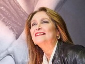Daniela Romo deja al descubierto su alma en un atrevido retrato