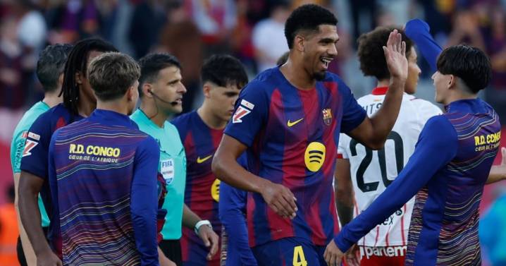 Barcelona vence de último momento al Girona con gol de Ronald Araújo, pero Hansi Flick es expulsado