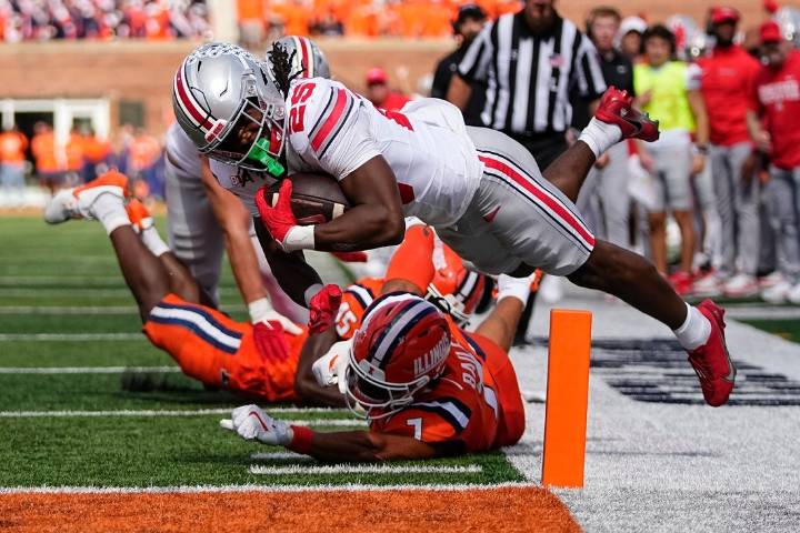 Deadspin | No. 1 Ohio State turns turnovers into romp past No. 17 Illinois