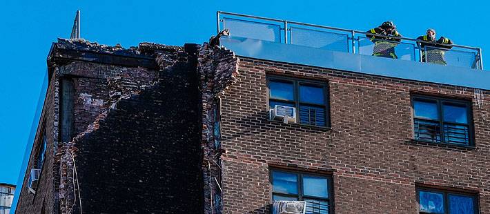 Edificio se derrumba parcialmente tras explosión de gas en Nueva York