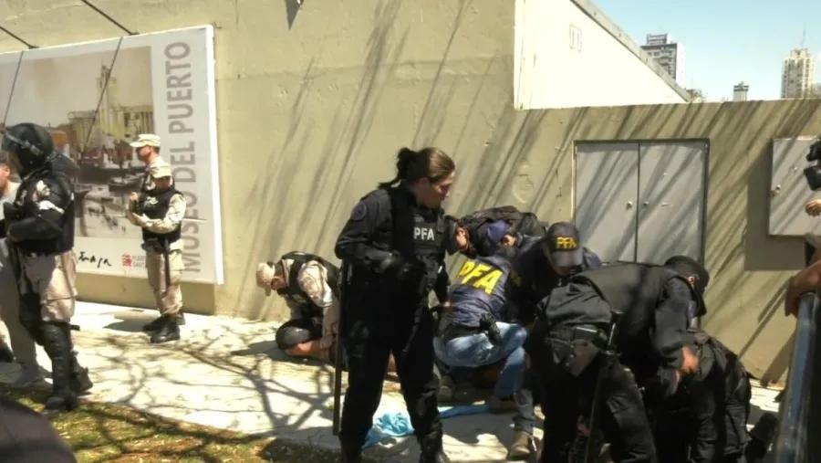Santa Fe: cinco arrestados por incidentes durante la visita de Javier Milei