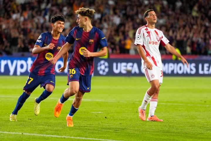 Barcelona arrasó al Olympiacos y recuperó su confianza en Champions antes del Clásico
