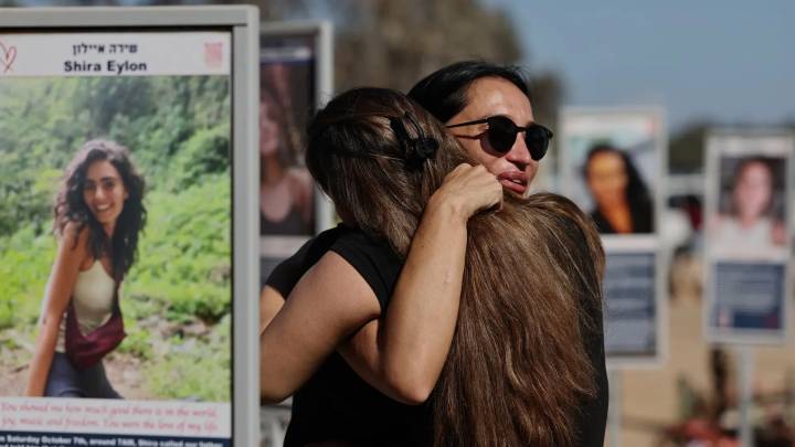 Israel recuerda a los rehenes 2 años después de la masacre del 7-O: "Nuestra vida se ha convertido en un duelo inimaginable"