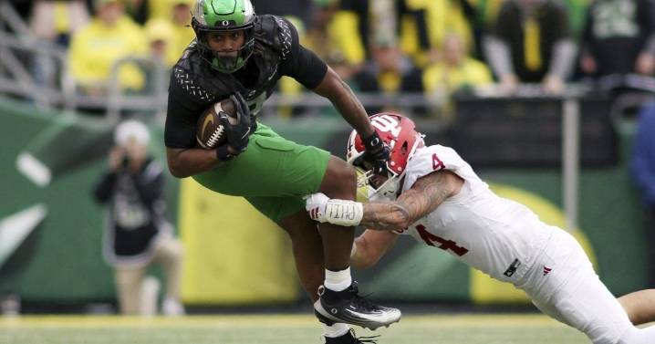 No. 8 Oregon looks to get back on track against Rutgers in 1st game between the schools