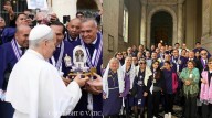 Papa León XIV recibe a representantes de las Hermandades del Señor de los Milagros en el Vaticano