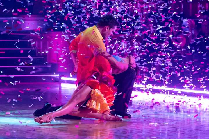 Popular ‘Dancing With the Stars’ contestant spotted without wedding ring as competion heats up