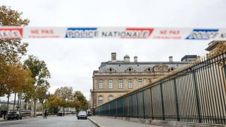¡Robo de película! Ladrones ingresan al museo de Louvre y se llevan joyas de un valor “incalculable”