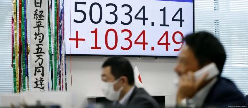 El Nikkei se dispara un 2,46 % y supera los 50.000 puntos