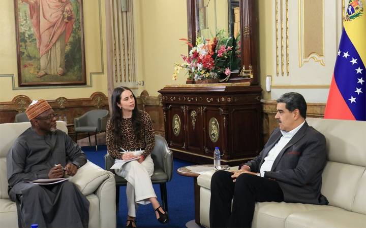 Nicolás Maduro recibió a canciller de Níger Yaou Sangaré Bakary (+Foto)