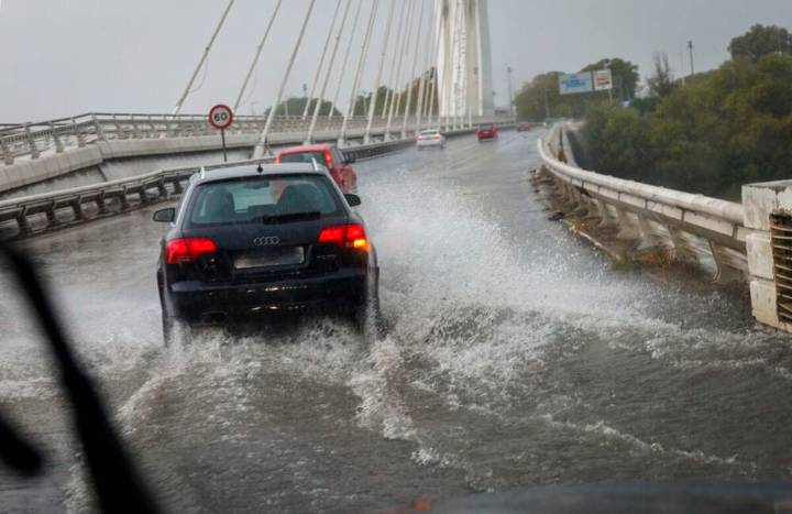 Una fuerte borrasca en Andalucía deja numerosas incidencias