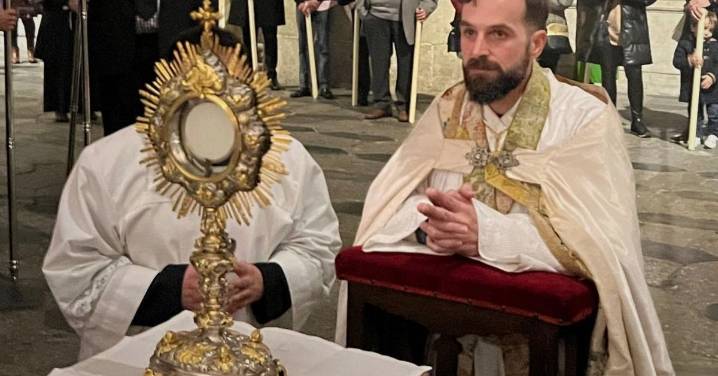 Enrique Mora, nombrado felicitador de María Santísima de la Caridad y del Consuelo por la Hermandad de Jesús Despojado