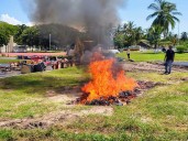 VIDEO: Incinera FGR y destruye más de 51 kilos de narcóticos y 135 tragamonedas en Nayarit