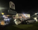 Conductora choca contra letrero de Taco Bell en Fayetteville