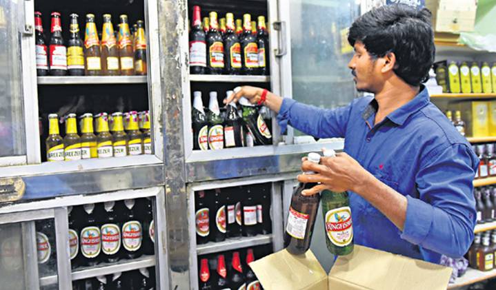 Telangana govt faces heat over ‘arbitrary’ liquor tender extension; applicants likely to move court