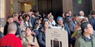 El momento en el que los turistas fueron evacuados del museo del Louvre tras el robo de las joyas