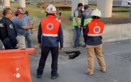 Ahora se registra socavón en puente La Concordia, Iztapalapa
