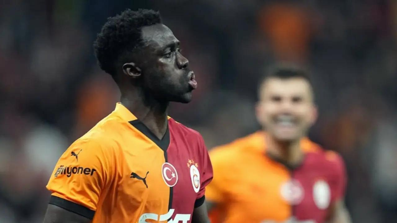 A Dávinson Sánchez lo expulsaron en Turquía; jugada polémica en Galatasaray 1