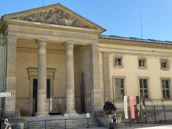 Encarcelada una mujer sospechosa del robo en el Museo de Historia Natural en París
