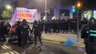 Momentos de tensión y altercados en las protestas propalestinas cerca del Roig Arena