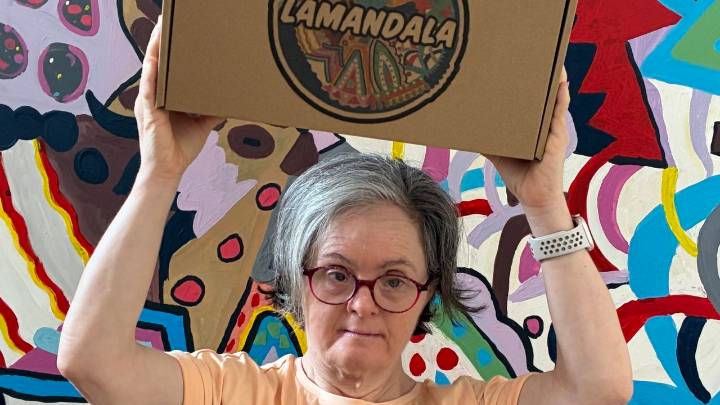 Maleni abre la caja de su vida a los 56 años