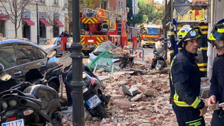 Derrumbe de hotel en construcción deja 2 muertos y 4 desaparecidos en Madrid
