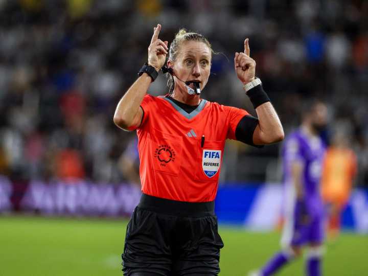 Argentina vs Venezuela en un amistoso que será histórico: quién es Tori Penso, la primera mujer árbitro en un partido de la Selección