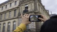 El robo del Louvre fue posible por el deficiente sistema de cámaras de vigilancia: Laurence des Cars