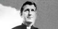 Padre Carlos Mugica, el cura que predicó en las villas y fue asesinado de cuatro balazos por desafiar al poder