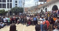 Pobladores de cinco centros poblados toman local municipal de Churubamba