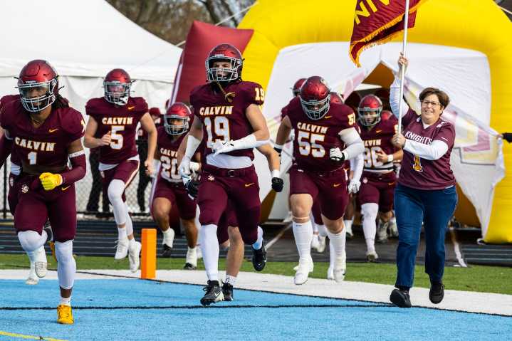 Late rallies lead Hope College, Calvin University football teams to wins