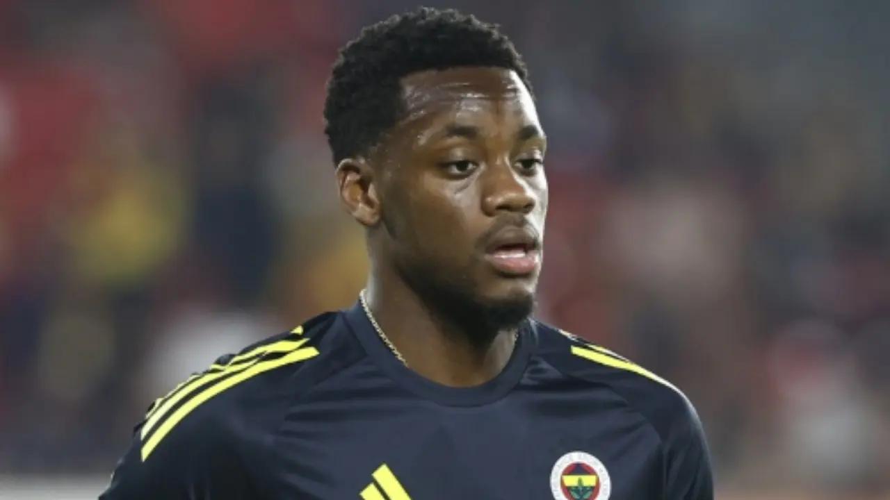Pierden esperanzas en Jhon Durán, el fichaje estrella de Fenerbahçe; lo comparan con otro atacante