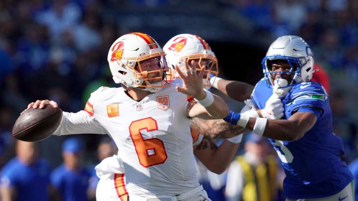 Buccaneers lead Seahawks 13