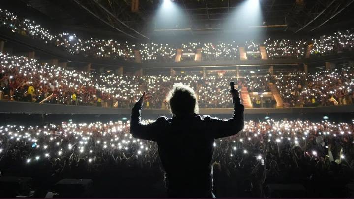 Javier Milei presentó su libro con un show de rock y críticas hacia los K