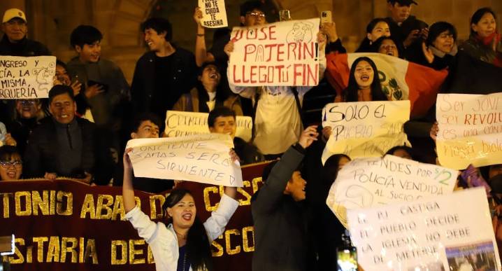 Marcha nacional del 15 de octubre: Manifestantes llegan hasta la Plaza Mayor de Cusco (FOTOS)
