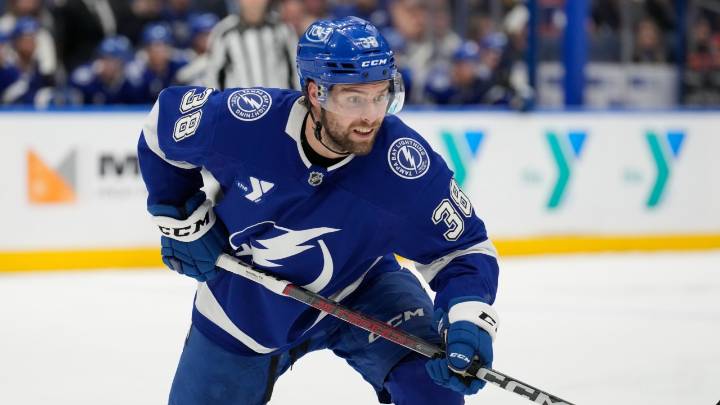 Lightning’s Hagel exits pre-season game vs. Panthers with injury