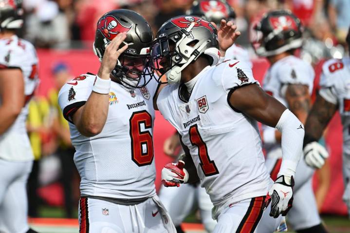 Baker Mayfield tosses 2 touchdown passes and the Buccaneers beat the 49ers 30