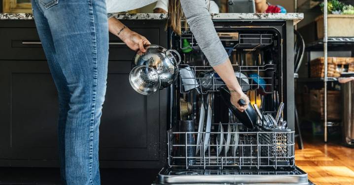 Expert names 3 everyday items you should never put in the dishwasher