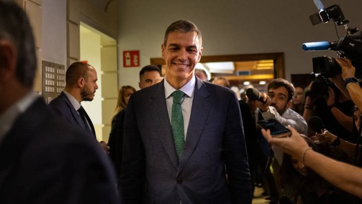 Sánchez dice salir "contento" del interrogatorio y Feijóo considera que "no puede seguir gobernando"