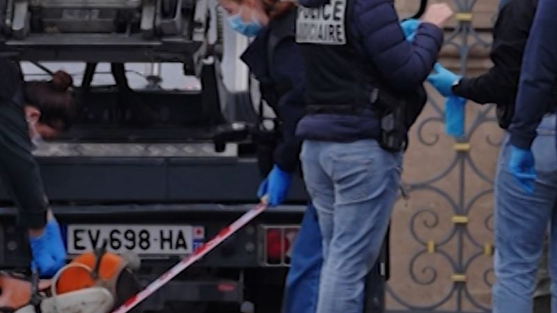 DNA leads to arrests in Louvre heist … but still no jewels