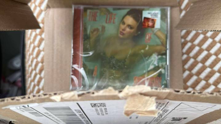 Swifties claim signed albums were stolen — hundreds report empty boxes and missing merch
