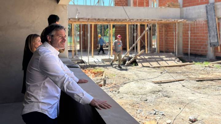 Federico Achával recorrió el avance de la obra de la Universidad