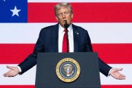 Amaga Trump con “aplastar a la izquierda radical” que invade por dentro a EU