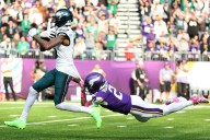 Jalen Hurts jump-starts the Eagles by passing for 326 yards and 3 TDs in win vs. Vikings