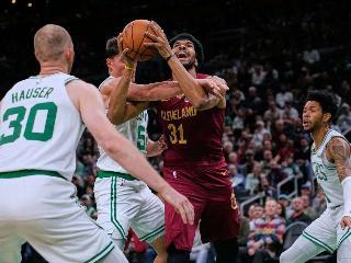 Jarrett Allen de baja tras fractura en el dedo