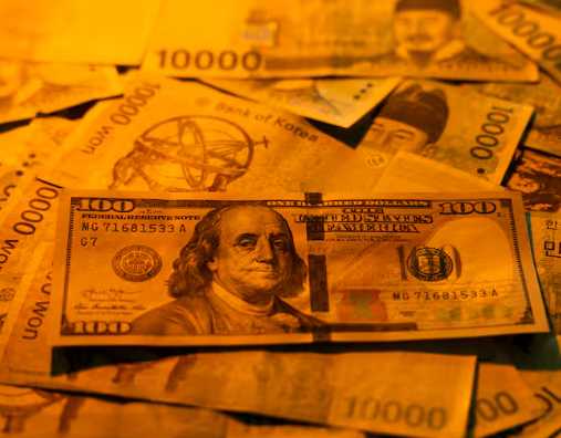Peso colombiano se debilita: el dólar cierra en COP 3.883 en medio de tensión diplomática