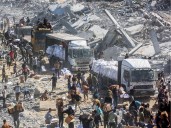 Cientos de camiones con ayuda humanitaria comienzan a entrar en Gaza desde Egipto