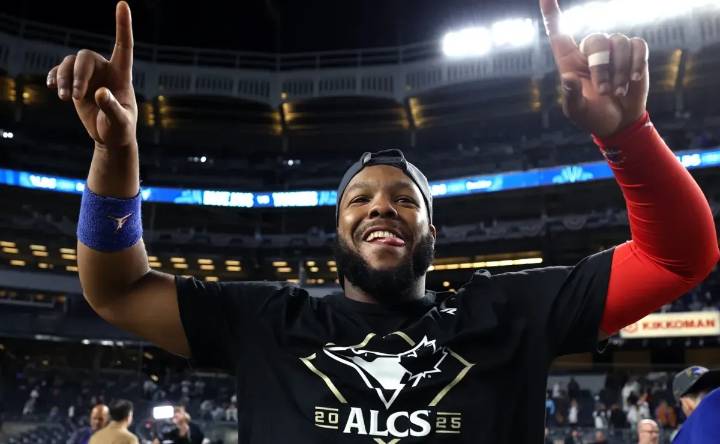 Vladimir Guerrero Jr. and Big Papi’s celebration turns heads, goes viral after NY Yankees’ shocking ALDS exit
