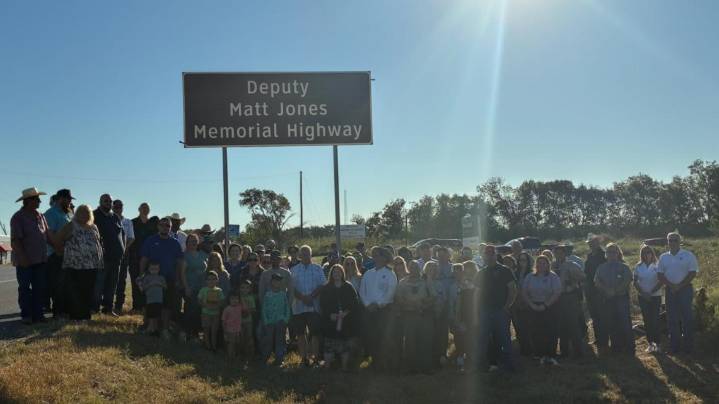 Falls County memorializes fallen deputy with highway dedication, mural